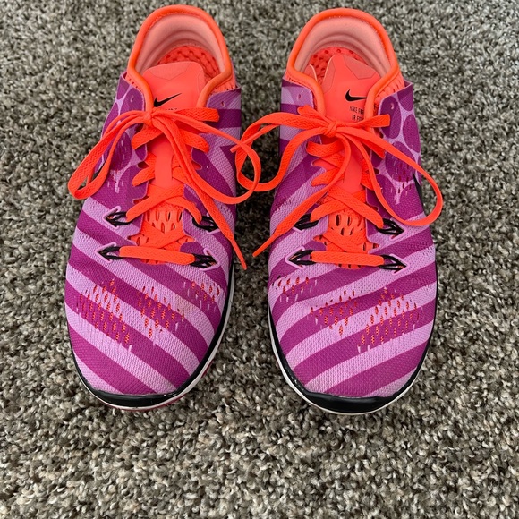 Nike athletic shoes - Picture 3 of 4